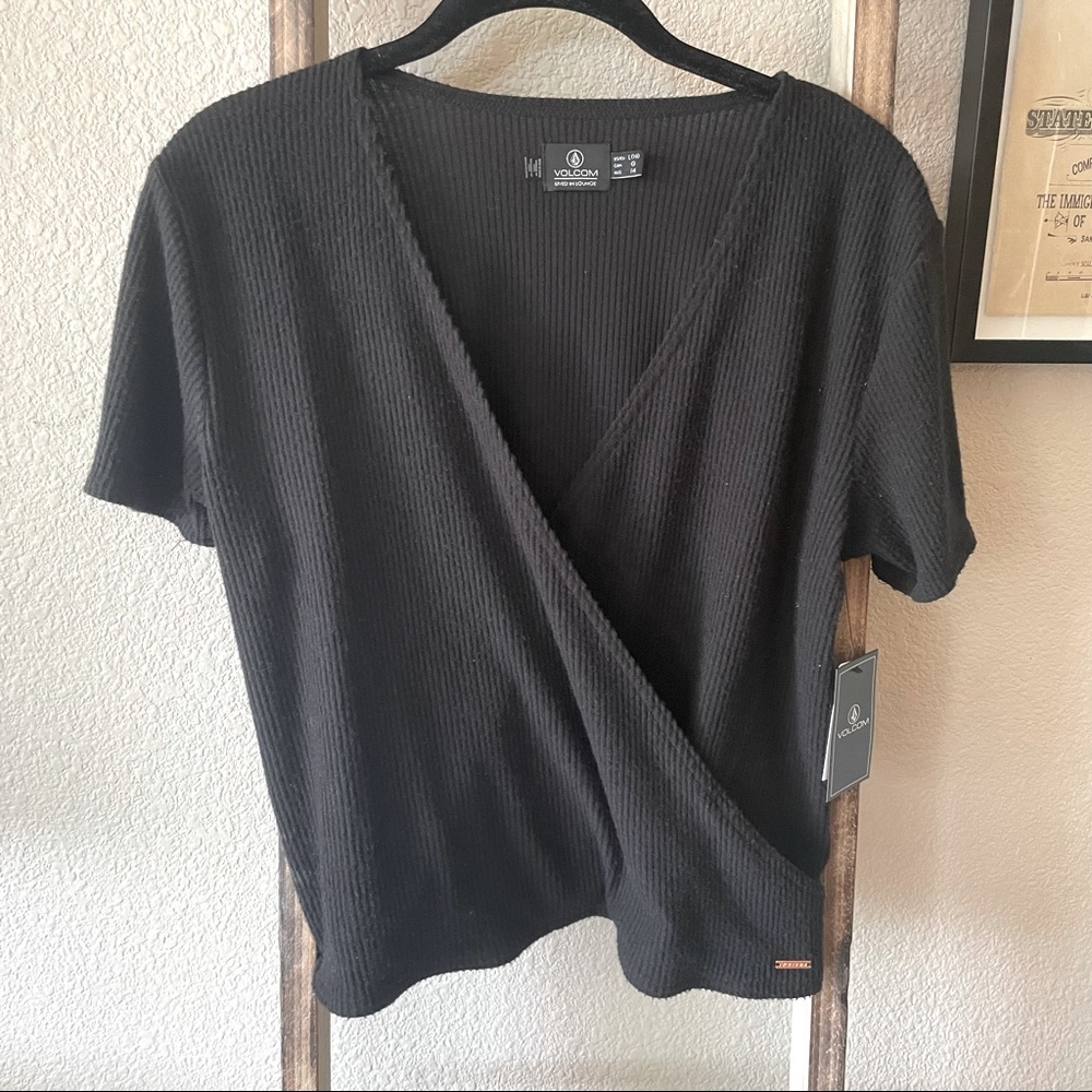 COPY - Volcom black top Sz L